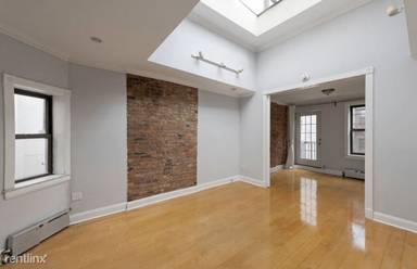 Main picture of 118 Christopher St