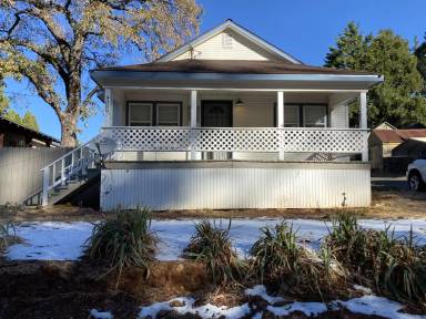 Main picture of 4009 Roosevelt Ave