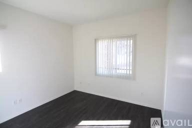 Main picture of 251 Robinson St