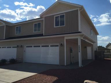 Main picture of 2842 N Clark Pkwy