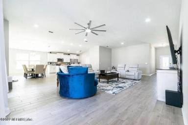 Main picture of 15903 Great Lakes Cir