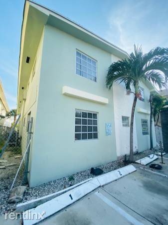 Main picture of 950 Biarritz Dr