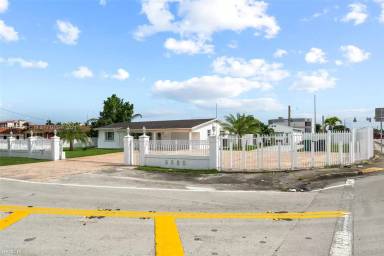 Main picture of 8690 Grand Canal Dr