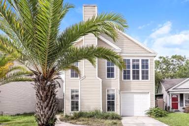 Main picture of 653 Staffordshire Dr E