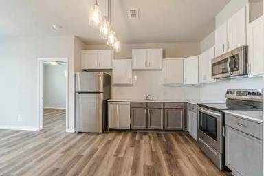 Main picture of 711 S Frio St