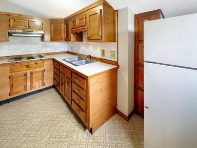 Main picture of 400 Railroad St