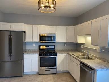 Main picture of 210 E Lovett St