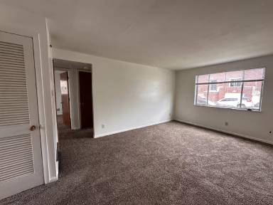 Main picture of 154 E Walnut St