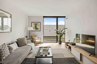 Main picture of 2145 N Elston Ave