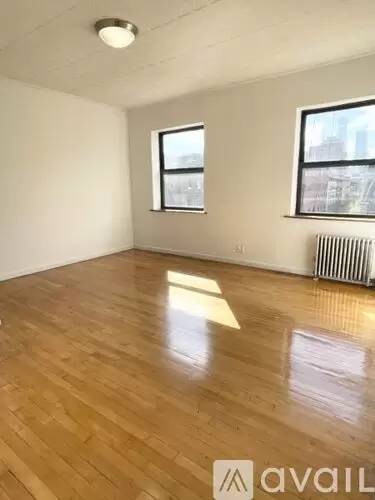 Main picture of 108 W Houston St