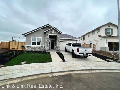 Main picture of 529 Kingbird Cir