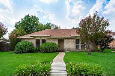 Main picture of 239 Edgewood Dr