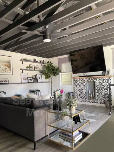 Main picture of 123 W Jason St
