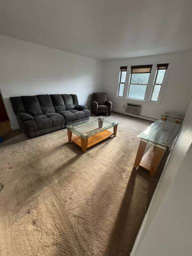 Main picture of 963 E Front St