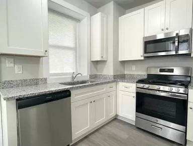 Main picture of 527 W 37th St