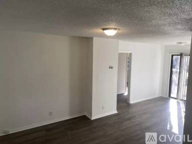 Main picture of 100 Forsyth Dr