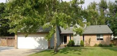 Main picture of 604 N Forty Rd