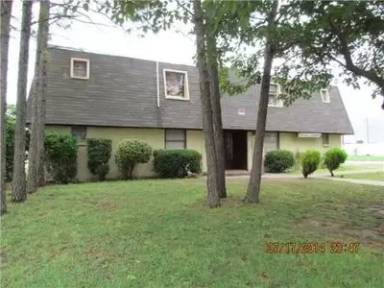 Main picture of 1021 SW 60th St