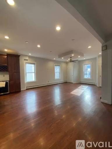 Main picture of 32 Forest St