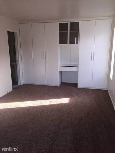 Main picture of 136 S Broadway