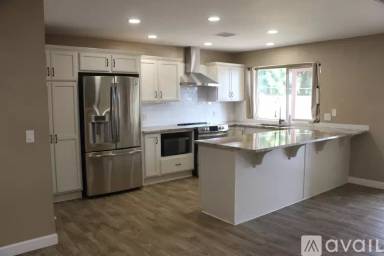 Main picture of 515 E Sack Dr