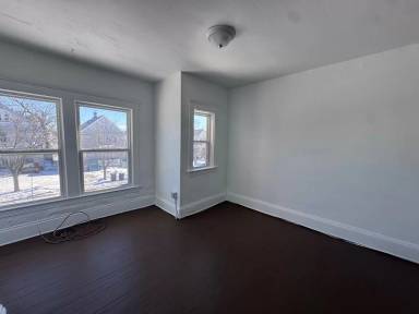 Main picture of 3300 W 98th St