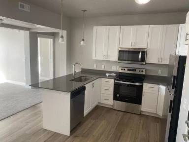 Main picture of 5072 North University Avenue - 101