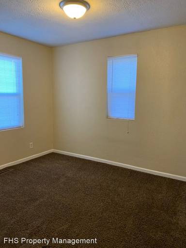 Main picture of 2302 N Weller Ave