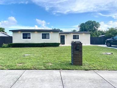 Main picture of 7890 NW 176th St