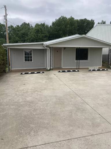 Main picture of 1305 Rapids Rd