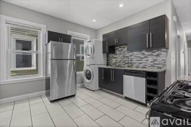 Main picture of 35 Harbor View St