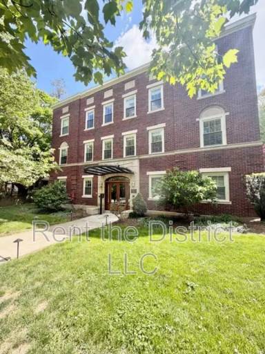 Main picture of 2926 Porter St NW