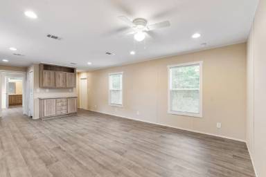 Main picture of 221 Wildwind St