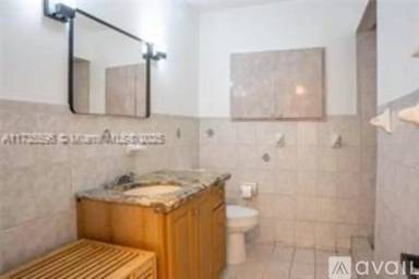 Main picture of 861 W 32nd St