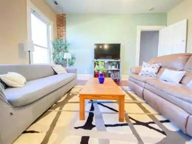 Main picture of 336 S Broadway Park