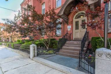 Main picture of 4200 Walnut St