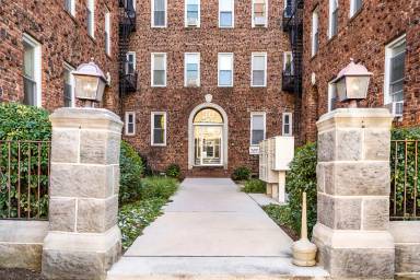 Main picture of 30 W Harriet Ave