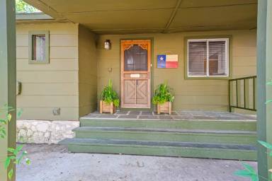 Main picture of 181 Lakeview Cir