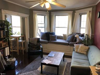 Main picture of 120 Riverway