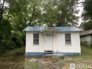 Main picture of 210 Humble Ave