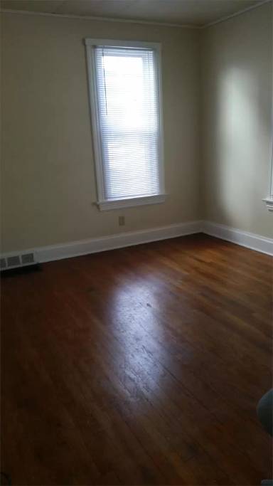 Main picture of 1545 Washington Ave SE