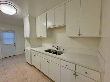 Main picture of 4048 1/2 Manhattan Beach Blvd