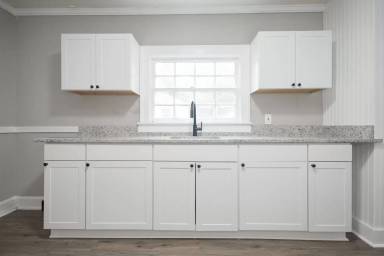 Main picture of 826 Ray St