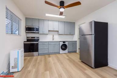 Main picture of 555 S 10th St