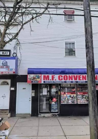 Main picture of 561 Bond St