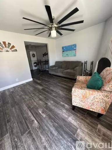 Main picture of 8026 E Oak St
