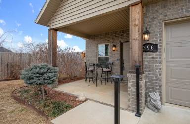 Main picture of 396 N Torc Ln