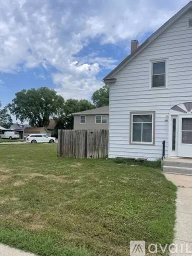 Main picture of 303 E 24th St
