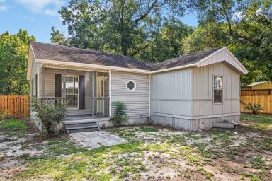 Main picture of 698 Persimmon St