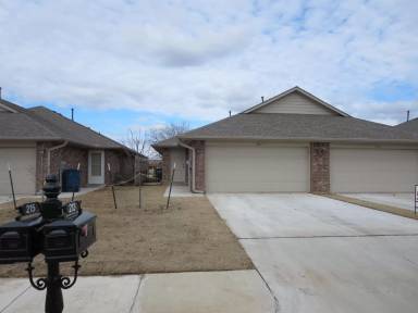 Main picture of 213 Ashley Dr